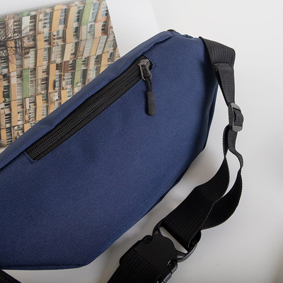 Sötétkék unisex sportruhás táska - Kézitáskák