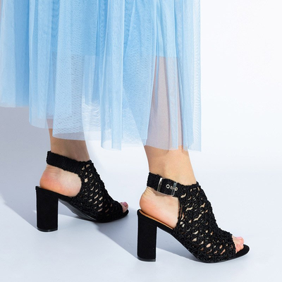 OUTLET Fekete női áttört szandál a Bettina postán - Lábbeli