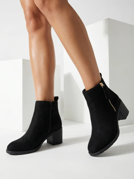 Royalfashion Fekete öko velúr női alacsony tűsarkú csizma Rejerry