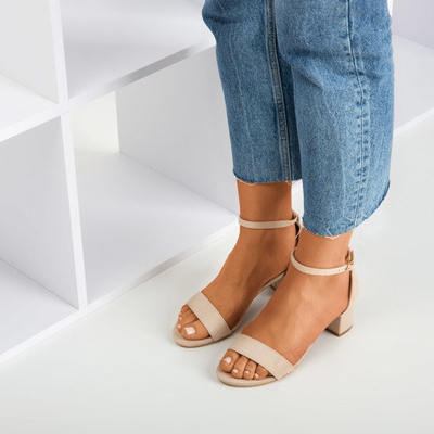 Bézs női szandál alacsony oszlopon First Love - lábbeli