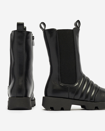 Fekete női csizma vastagabb talppal és dombornyomással Ferita- Footwear