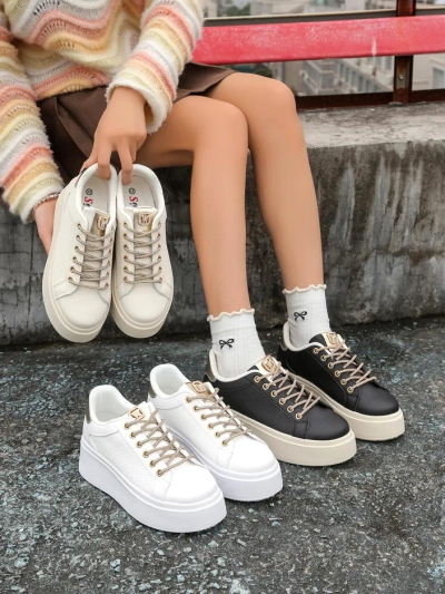 Royalfashion Női sportos sneaker dekoratív fűzővel Eone