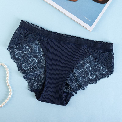 Női sötétkék bugyi csipkével - Fehérnemű