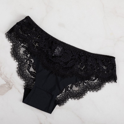 Női fekete csipke bugyi - Fehérnemű