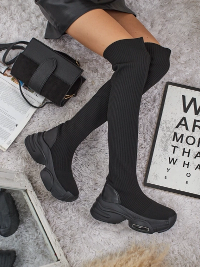 Hosszú női felbújós combcsizmák vastagabb talppal Ravmora