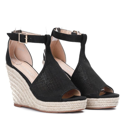 Czarne sandały na koturnie z ażurowym wykończeniem Fastina - Obuwie