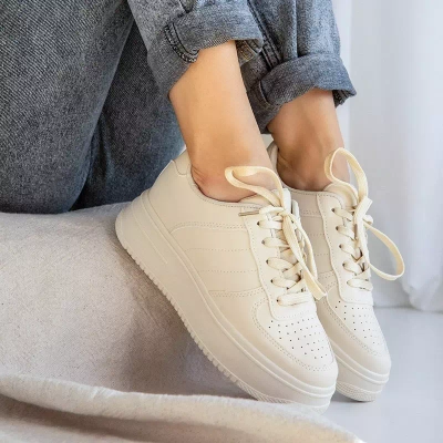 OUTLET Bézs női sportcipő a Silvina platformon - Lábbeli