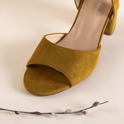 OUTLET Zöld és sárga szandál az Elga oszlopon - Lábbeli