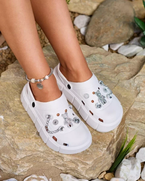 Royalfashion Fehér áttört női flip-flop cirkóniás díszítéssel Afuccia