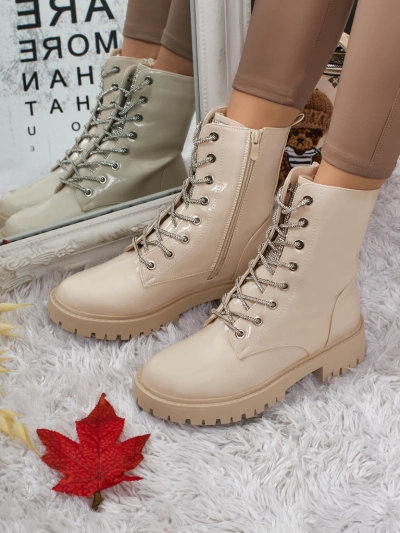 Fjorra lakkozott fűzős női bokacsizma