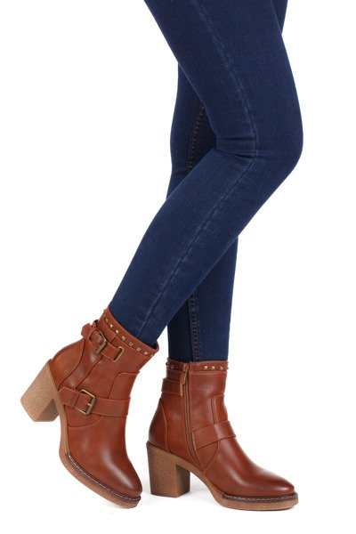 Botki na słupku - kolor camel  - Obuwie