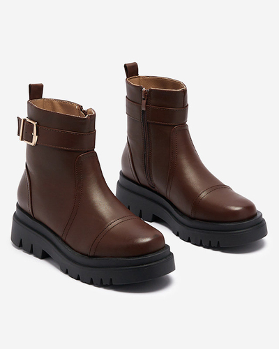 Sötétbarna női csizma csattal Utilas - Lábbeli