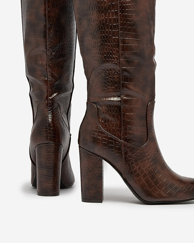 Royalfashion Sötétbarna női csizma Telibitta dombornyomással