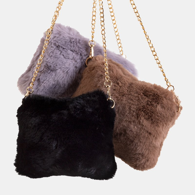 Barna szőrmés táska aranyláncon - Táskák