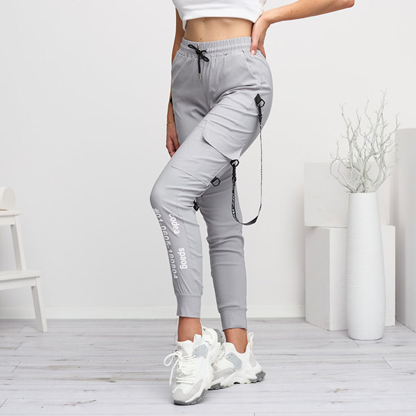 Szürke női cargo nadrág felirattal - Ruházat