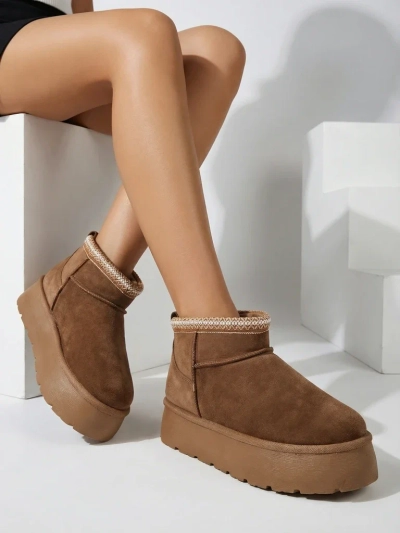 Royalfashion Női rövid csizma a'la hócsizma Xoalla