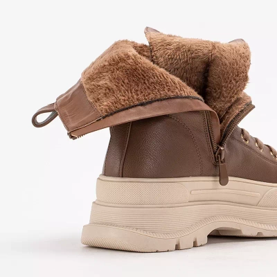 OUTLET Világosbarna női magas csizma lapos Magara sarokkal - Cipők