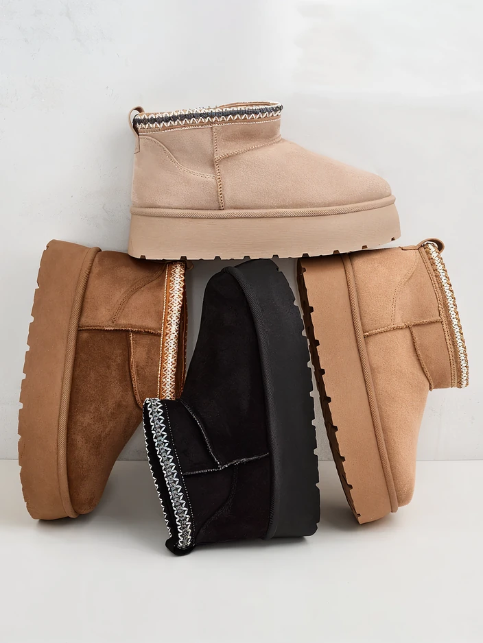 Royalfashion Női rövid csizma a'la hócsizma Xoalla