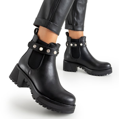 Fekete csizma Kalkar díszítéssel - Lábbeli