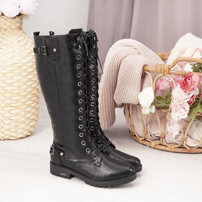 Lapos sarkú fekete csizma Kanuti - Lábbeli