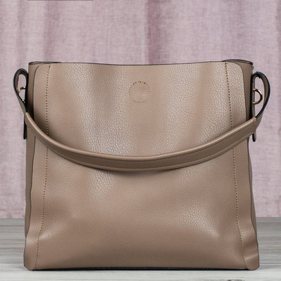 Barna nagy válltáska szegekkel - táskák