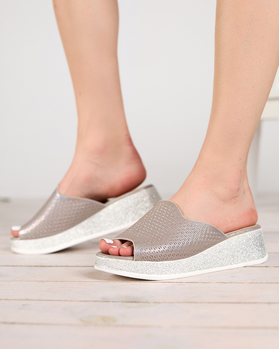 Világosbarna női áttört ékpapucs brokáttal Lekisa - Cipők