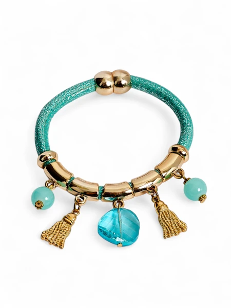 Női karkötő gyöngyökkel és csillámokkal