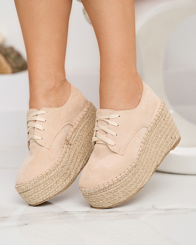 OUTLET Bézs ék alakú cipő Jakaia- Lábbeli