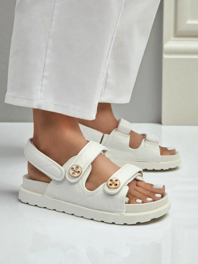 Royalfashion Női szandál vastagabb talppal Vivere