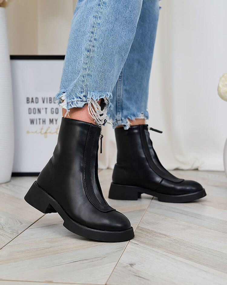 Royalfashion Női lapos sarkú csizma fekete színben Etiuse