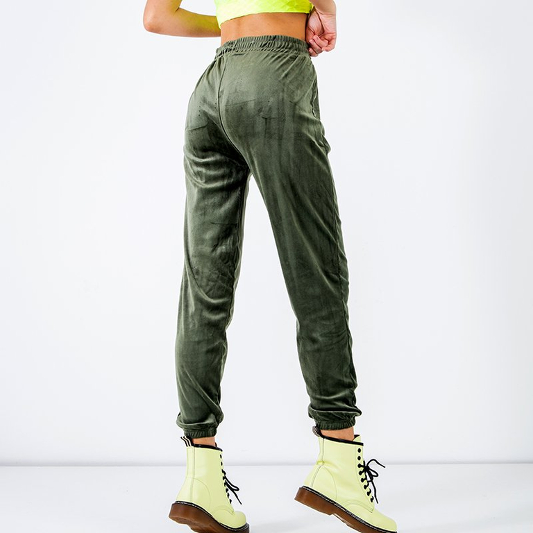 Sötétzöld velúr nadrág felirattal - Ruházat