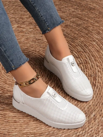 Royalfashion Slip-on női perforált cipők Goffies