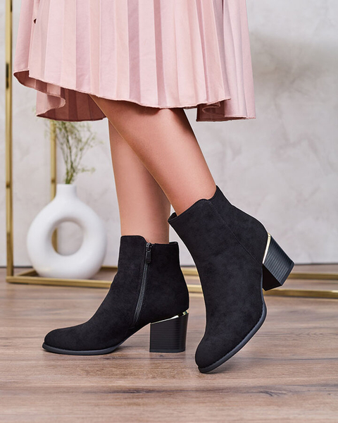 Royalfashion Fekete női alacsony tűsarkú csizma Traestra