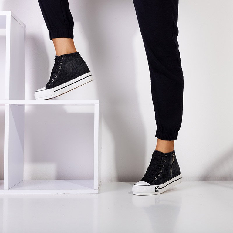 Fekete női tornacipő beltéri éken Kumiko - Lábbeli