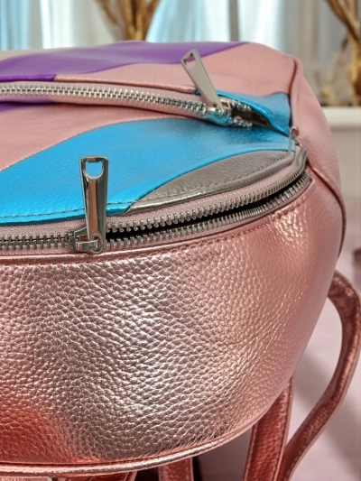 Royalfashion női hátizsák ökobőrből, metál csíkokkal