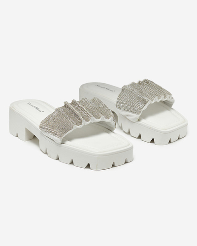 OUTLET Fehér női papucs cirkóniákkal Emkoy- Footwear