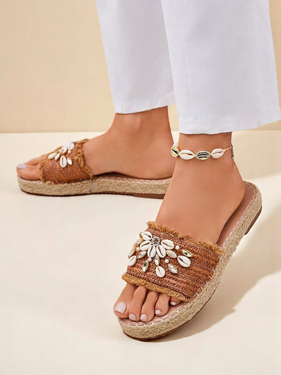 Royalfashion Callista Boho Camel lapos platformos kagylós szandál