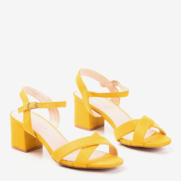 Żółte sandały na niskim obcasie Jonila - Obuwie