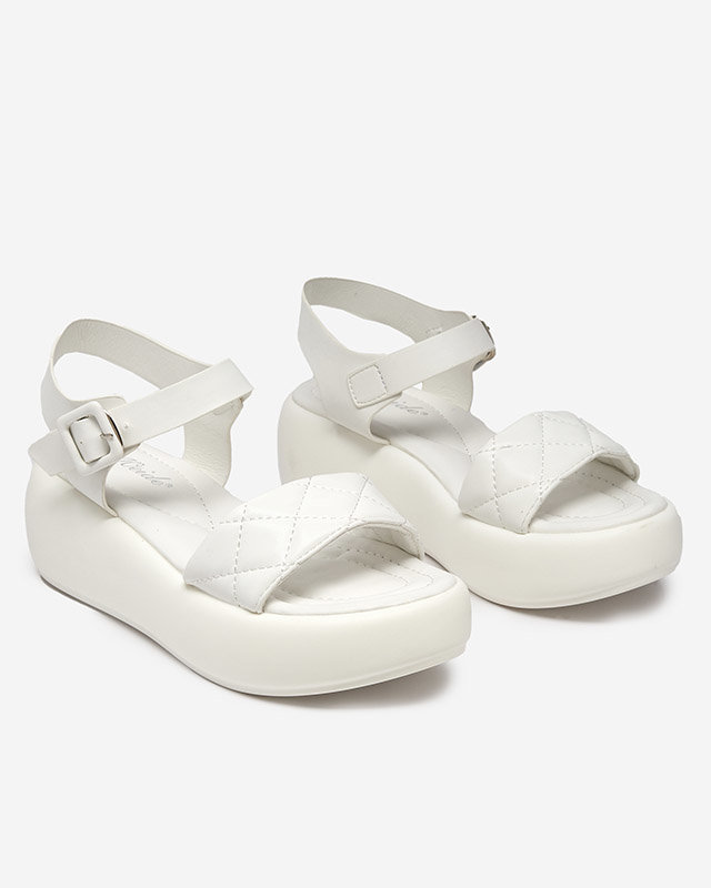 OUTLET Női eco bőr steppelt ékszandál fehér Baloui színben - Lábbeli