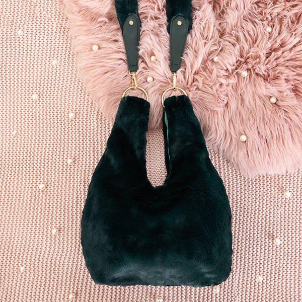 Női sötétzöld szőrű kézitáska - Kézitáskák