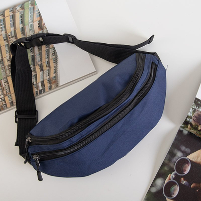 Sötétkék unisex sportruhás táska - Kézitáskák