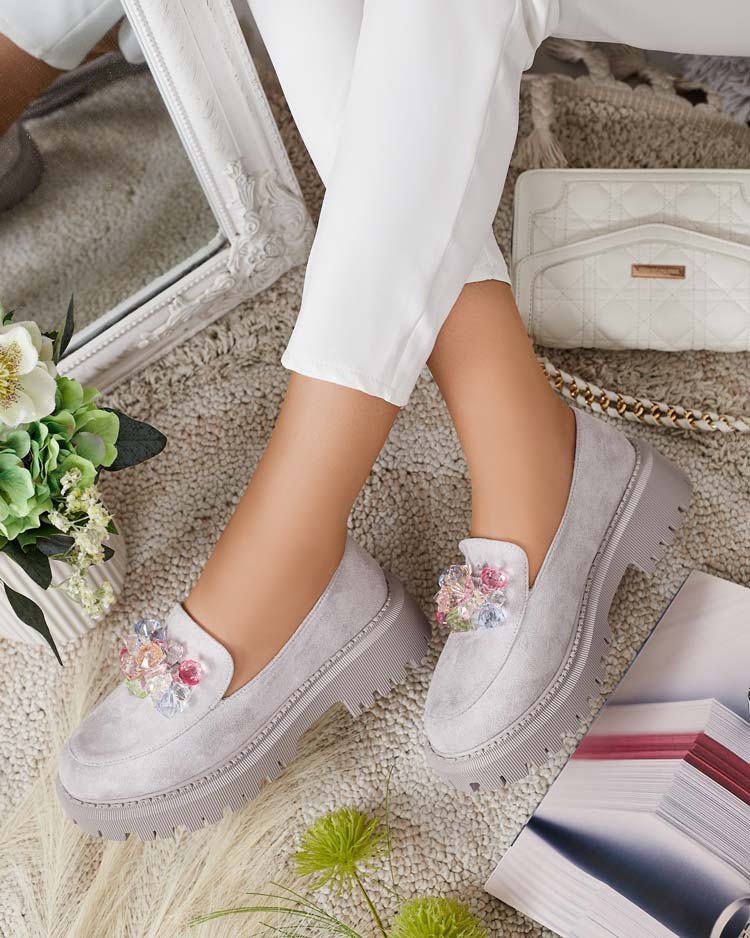 Világosszürke női mokaszin színes gyöngyökkel Hetika - Lábbeli