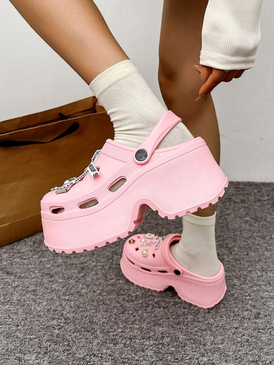 Royalfashion Női gumipapucs díszítéssel Dellos