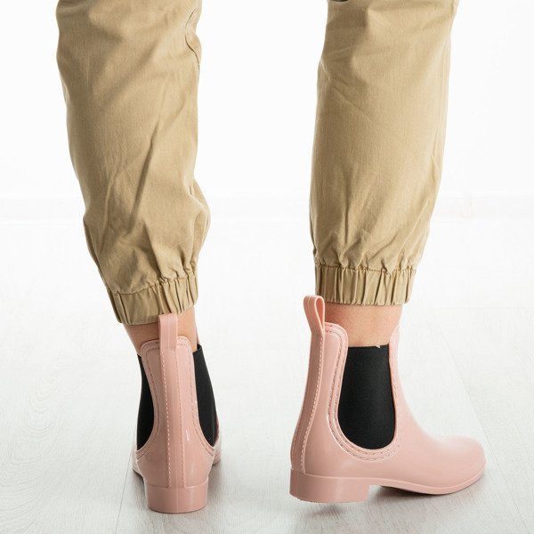 Beżowo - różowe gumowe lakierowane kalosze Furu - Obuwie