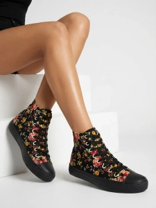 fekete || Sokszínű