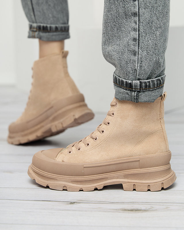 OUTLET Világosbarna, fűzős, lapos sarkú női bokacsizma Wertika - Cipők