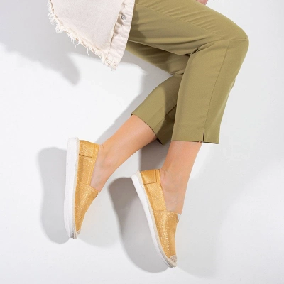 OUTLET Sárga női espadrillák fényes cérnával Hagenti - Cipők
