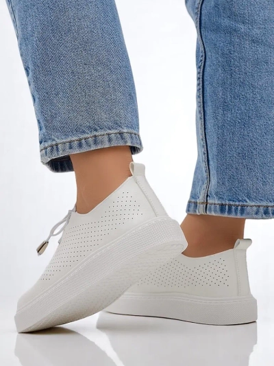 Royalfashion Női perforált fűzős sportcipő Vaned