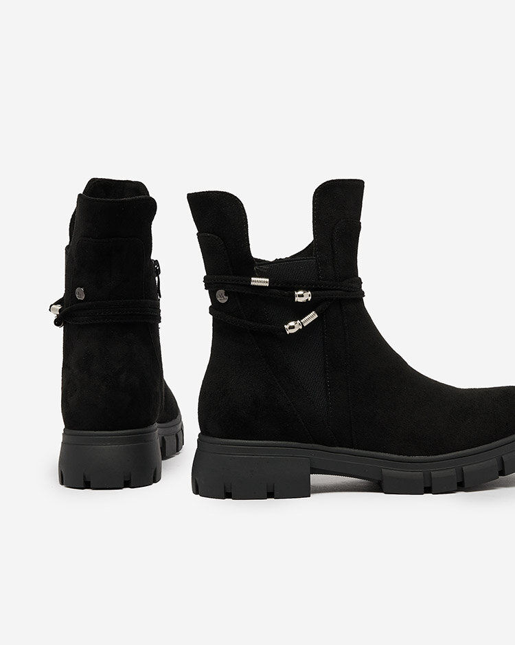 Royalfashion Fekete női csizma díszes pánttal Dafflo