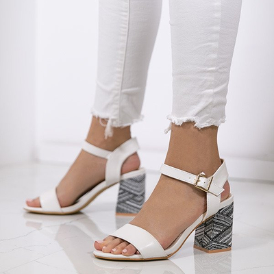 Białe sandały na ozdobnym obcasie Silvia - Obuwie